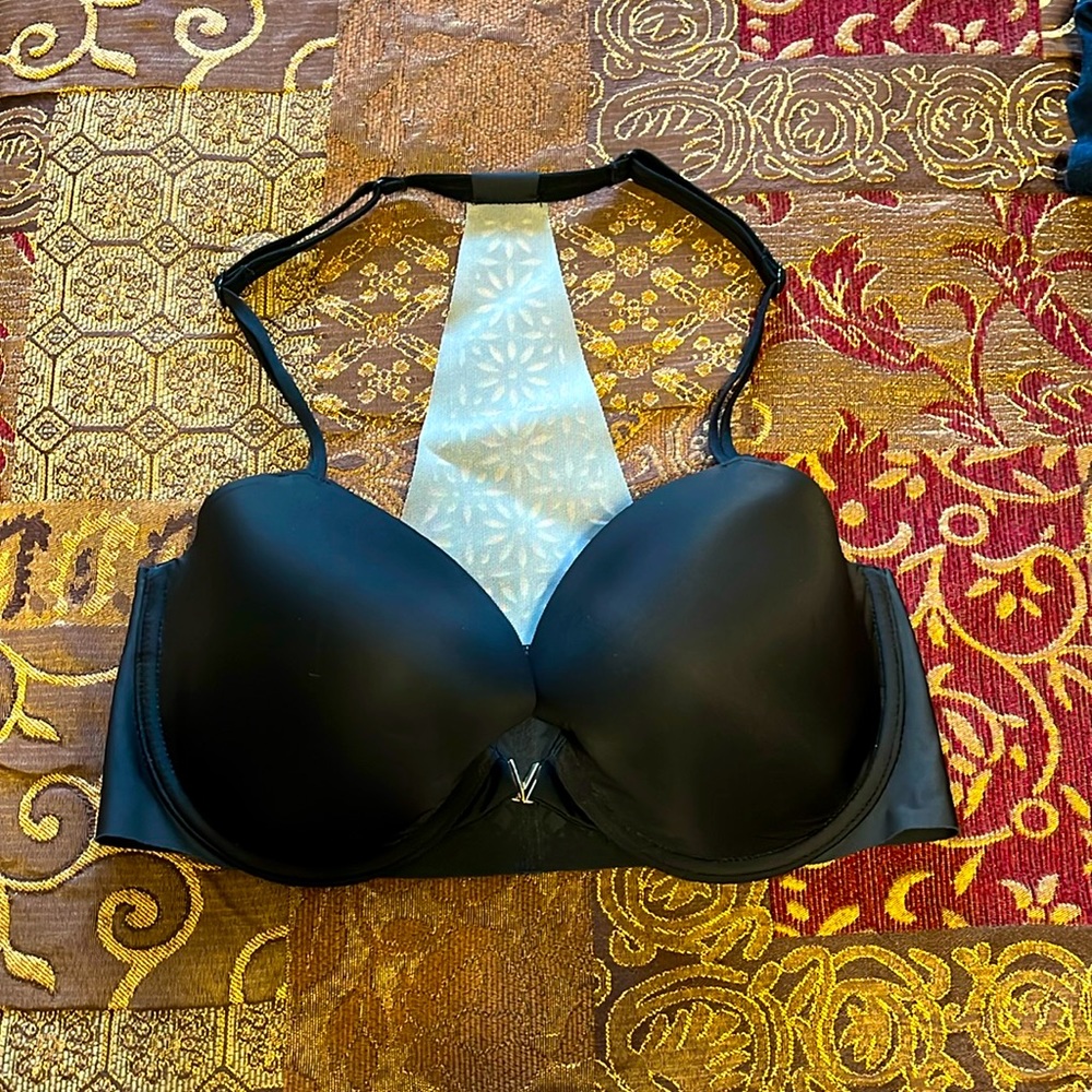 Size 34D Victoria’s Secret front close
